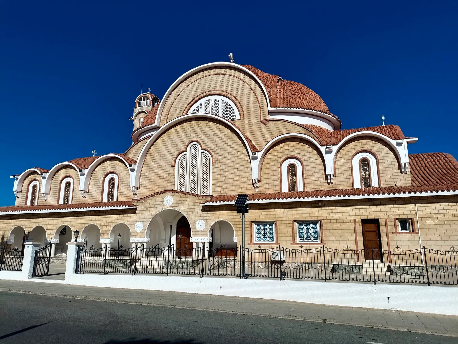 Agioi Pantes Church