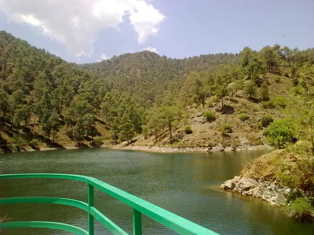 Xyliatos Dam Loop Trail