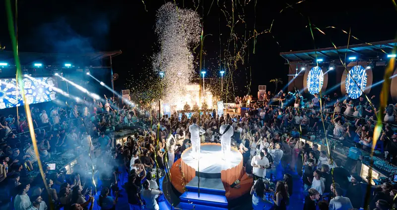 ΑΣΠΡΟ ΠΑΤΟ με NiVo στο Summer Breeze Club!